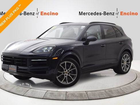 Used 2024 Porsche Cayenne AWD/4WD image 1