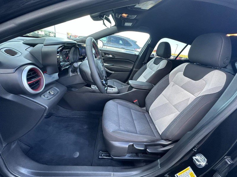 Used 2024 Chevrolet Trax RS FWD image 7