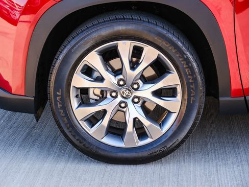 Certified 2024 Toyota Grand Highlander FWD image 10