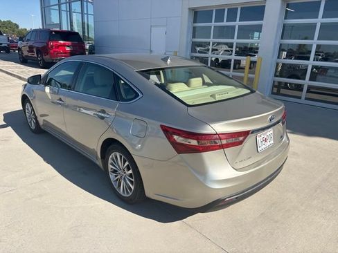 Used 2017 Toyota Avalon Limited w/ All Weather Liner Package FWD image 5