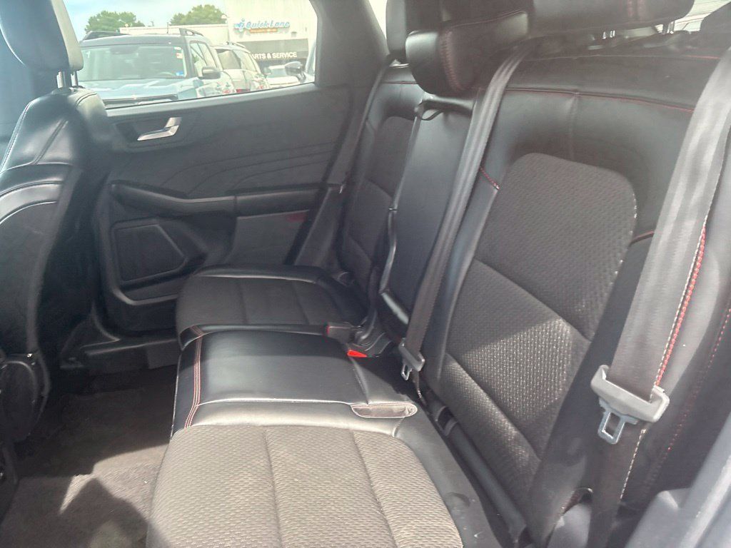 Used 2024 Ford Escape ST-Line w/ Tech Pack #1 FWD image 32
