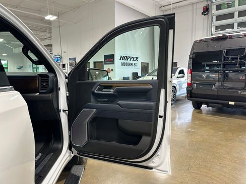 Used 2022 Chevrolet Silverado 1500 High Country w/ LPO, Dark Essentials Package AWD/4WD image 34