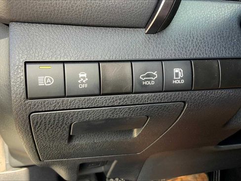 Used 2024 Toyota Camry SE image 32