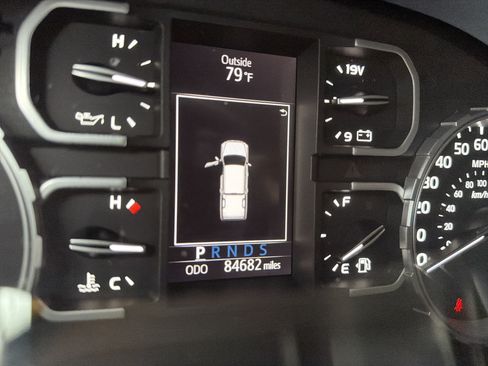 Used 2018 Toyota Tundra SR5 w/ SR5 Upgrade Package RWD image 21