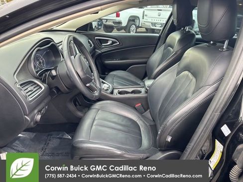 Used 2017 Chrysler 200 Limited Platinum w/ Comfort & Convenience Group image 9