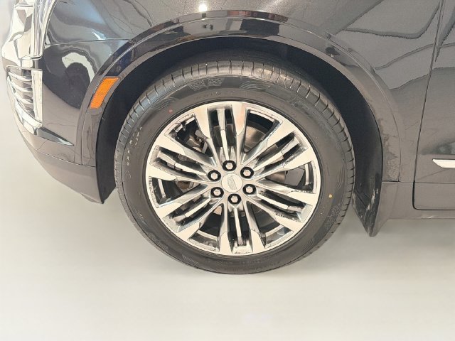 Used 2017 Cadillac XT5 Premium Luxury w/ LPO, Wheel Lock Package FWD image 26