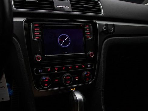 Used 2018 Volkswagen Passat 2.0T R-Line image 32