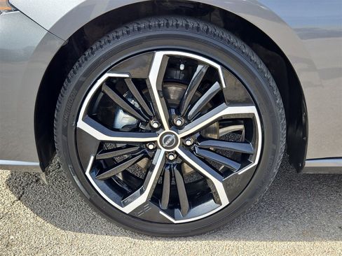 Used 2024 Nissan Altima 2.5 SR image 11