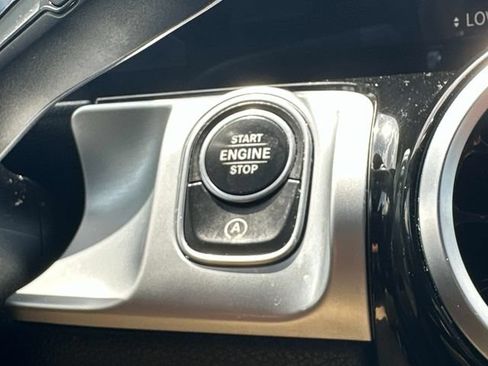 Used 2022 Mercedes-Benz GLB 250 4MATIC image 26