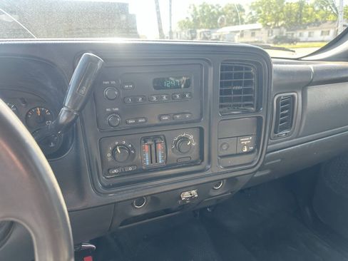 Used 2005 Chevrolet Silverado 3500 2WD Regular Cab image 12