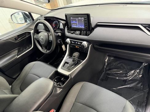 Used 2022 Toyota RAV4 LE w/ Carpet Mat Package (TMS) FWD image 29