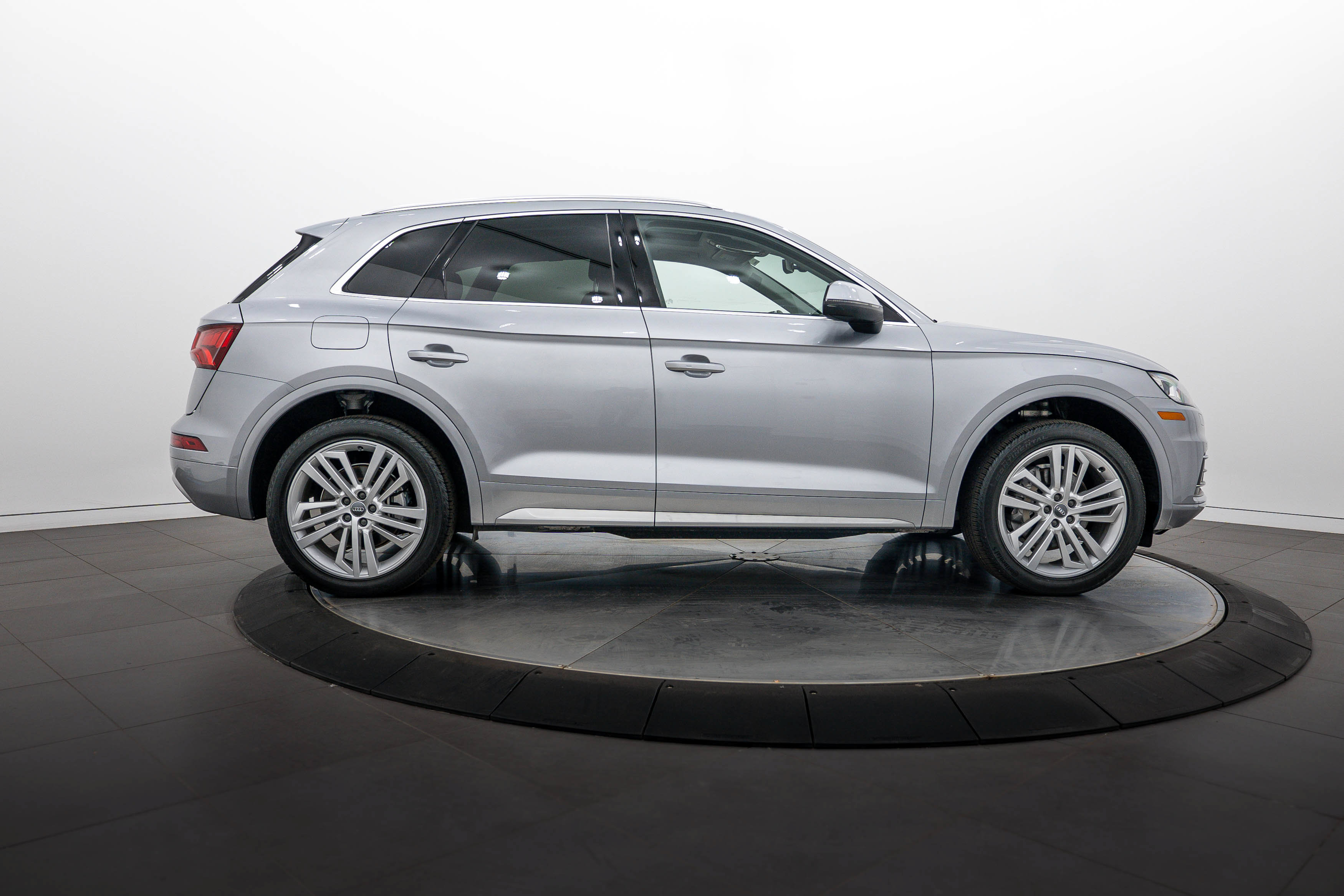 Used 2019 Audi Q5 2.0T Premium Plus w/ Premium Plus Package AWD/4WD image 3