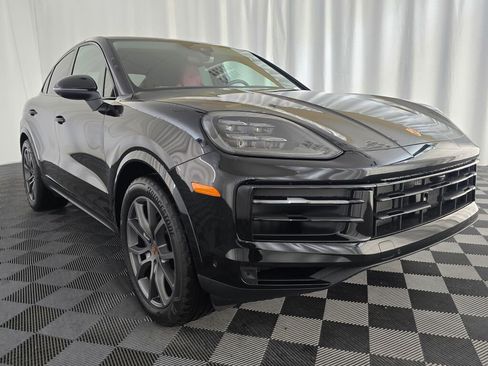 Certified 2025 Porsche Cayenne Coupe image 9