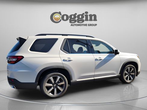 New 2025 Honda Pilot Touring image 5