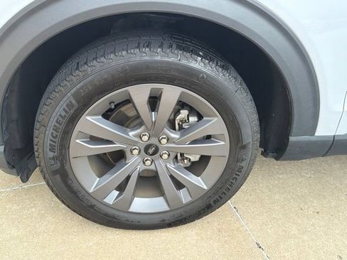 Used 2025 Ford Explorer Active w/ Active Comfort Package AWD/4WD image 11