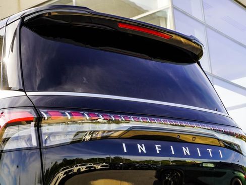 Certified 2025 INFINITI QX80 Sensory AWD/4WD image 10