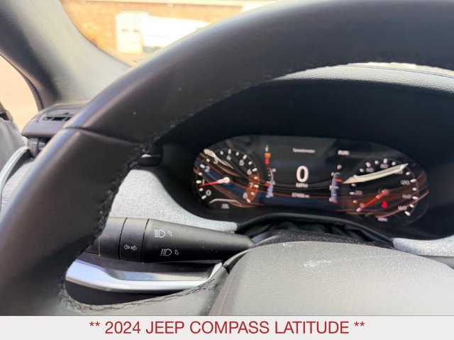 Used 2024 Jeep Compass Latitude AWD/4WD image 13