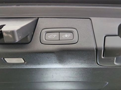 Used 2023 Volvo XC60 B5 Ultimate w/ Climate Package image 36