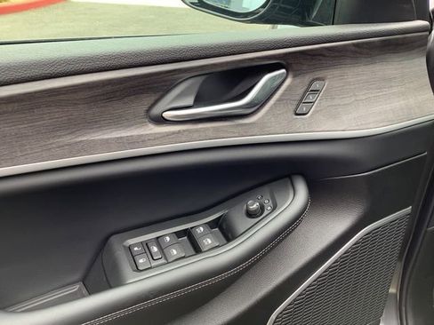 New 2026 Jeep Grand Cherokee Limited image 10