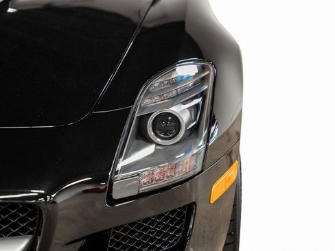 Used 2011 Mercedes-Benz SLS AMG Coupe image 4