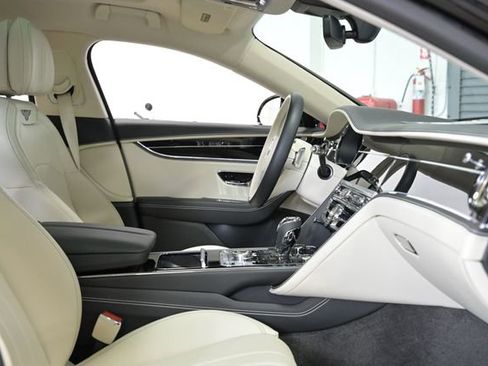 Used 2024 Bentley Flying Spur V8 AWD/4WD image 42