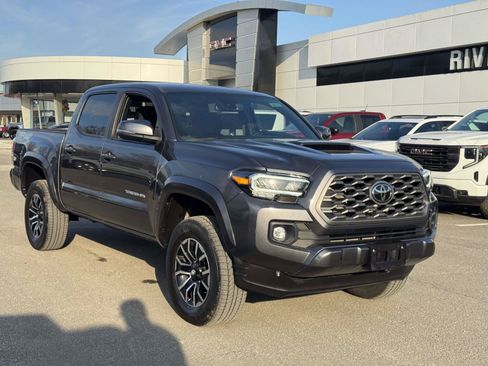 Used 2023 Toyota Tacoma TRD Sport AWD/4WD image 2