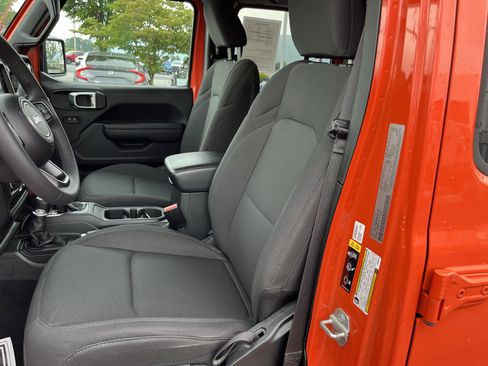 Used 2023 Jeep Wrangler Unlimited w/ 8.4" Radio Group AWD/4WD image 18