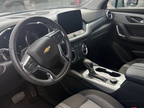 Used 2025 Chevrolet Blazer LT FWD image 5