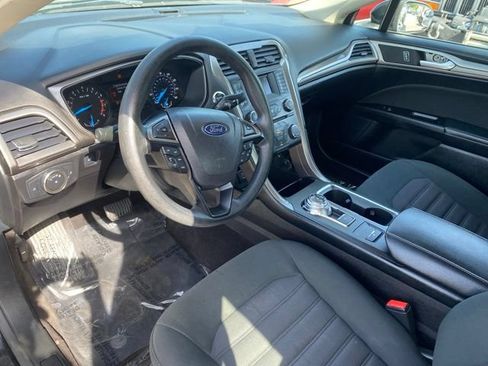 Used 2017 Ford Fusion SE FWD image 8