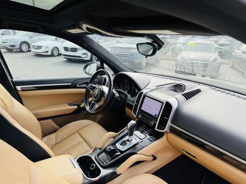 Used 2017 Porsche Cayenne image 23