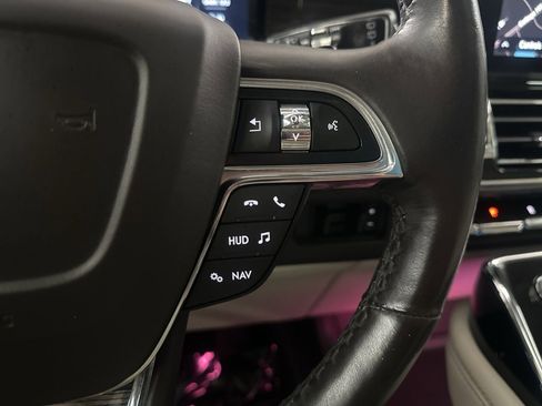 Used 2020 Lincoln Navigator Black Label w/ Cargo Convenience Package image 27