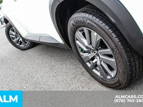 Used 2024 Nissan Pathfinder SV FWD image 15