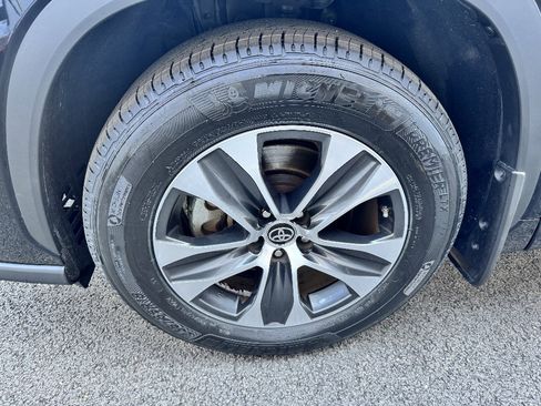 Used 2023 Toyota Highlander XLE image 27