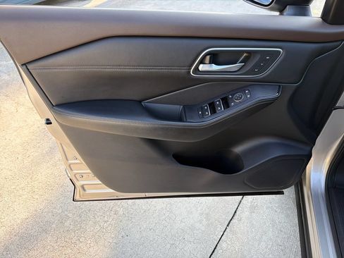 Used 2021 Nissan Rogue SL FWD image 18