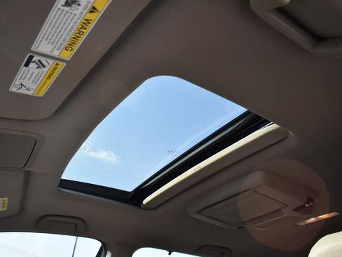 Used 2022 Honda Pilot Touring image 11