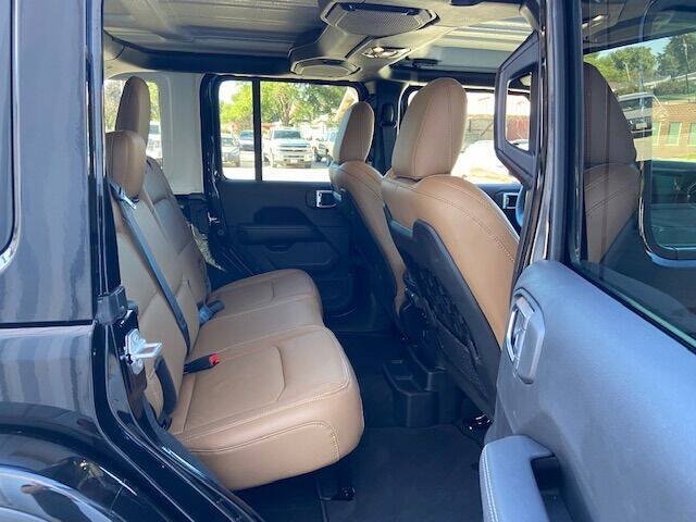 Used 2022 Jeep Wrangler Unlimited Rubicon w/ Steel Bumper Group AWD/4WD image 17