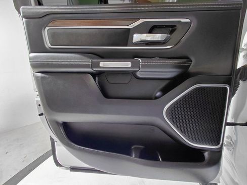 Used 2022 RAM 1500 Laramie AWD/4WD image 11