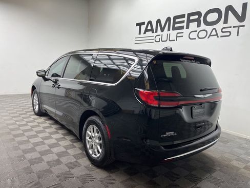 New 2026 Chrysler Pacifica Select image 3