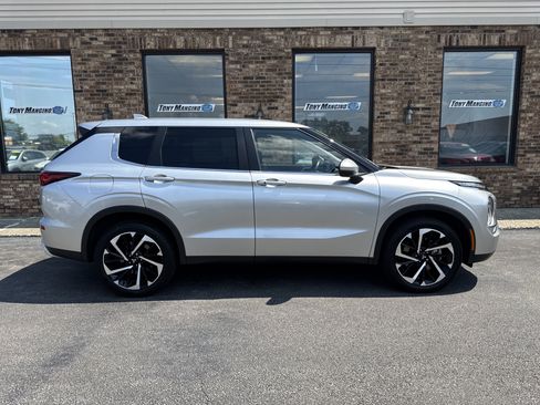 Used 2023 Mitsubishi Outlander SE AWD/4WD image 7