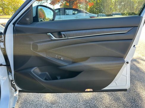 Used 2022 Honda Accord Touring image 14