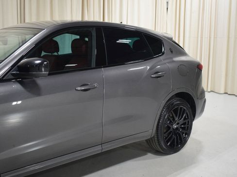 Used 2022 Maserati Levante Modena image 2