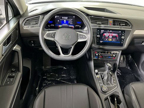 Used 2022 Volkswagen Tiguan SE AWD/4WD image 22