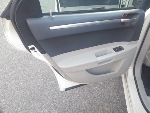 Used 2006 Chrysler 300 Touring w/ Comfort/Convenience Group image 18