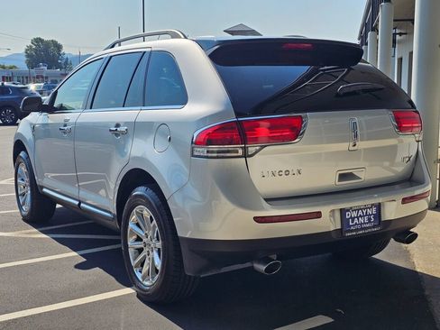 Used 2013 Lincoln MKX FWD image 3