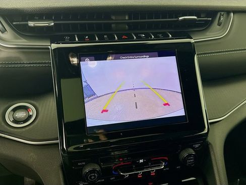 New 2025 Jeep Grand Cherokee Laredo image 13