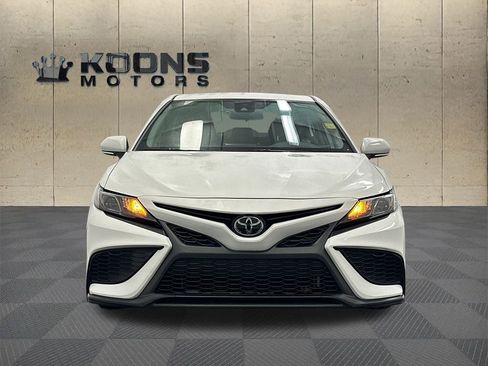 Used 2023 Toyota Camry SE image 3