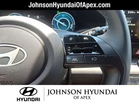 Used 2025 Hyundai Elantra SEL FWD image 19