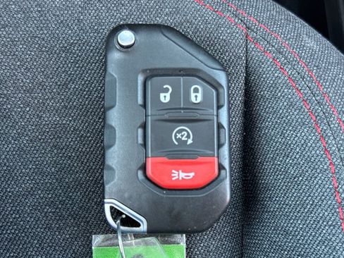 Used 2025 Jeep Wrangler Unlimited Rubicon w/ Convenience Group AWD/4WD image 19