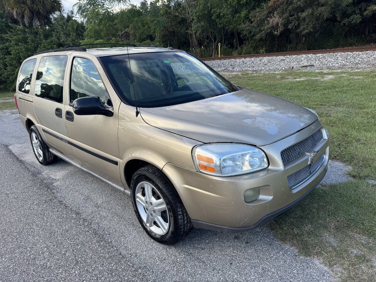 Used 2005 Chevrolet Uplander FWD image 2