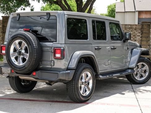 Used 2022 Jeep Wrangler Unlimited Sahara AWD/4WD image 16